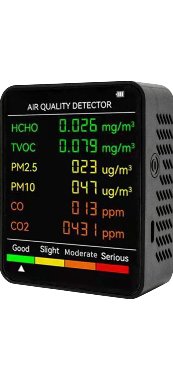 • Pantalla a color Ultra-HD de 2,8 pulgadas • Sistema de alerta de cuatro colores: muestra la calidad del aire en verde, amarillo, naranja y rojo, con una alerta audible cuando se excede los estándares. • Detectan de manera rápida y eficiente CO2, CO, formaldehído, HCHO, TVOC, PM0.3, PM2.5, PM10, temperatura y humedad en el aire. • Vinculación de escenas inteligente: vea de forma remota datos en tiempo real y curvas históricas en cualquier momento y en cualquier lugar, con solo un toque en su teléfono. • Material: ABS • Voltaje de carga: DC5V/1ª • Voltaje de funcionamiento: 3,7 V • Precisión de medición: 1PPM • Método de carga: USB tipo C • Capacidad de la batería: batería de litio de 2000 mAh • Duración de la batería 10 horas • Dimensiones: 90*70*35mm • Configurado en 2.4G
